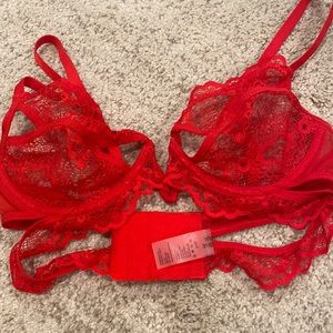 In mint condition, never fit me so I have not worn it.